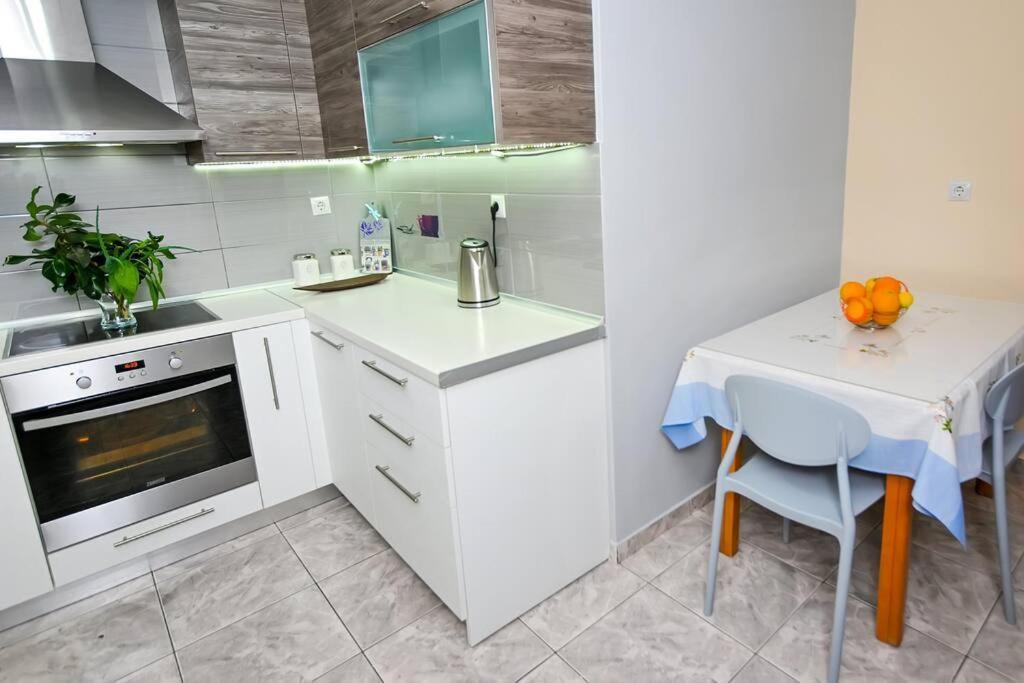 Lili'S Apartment Eleusis Zewnętrze zdjęcie